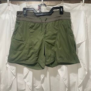 North Face Green Shorts 5” Inseam Sz Elastic Waist Drawstring Pockets